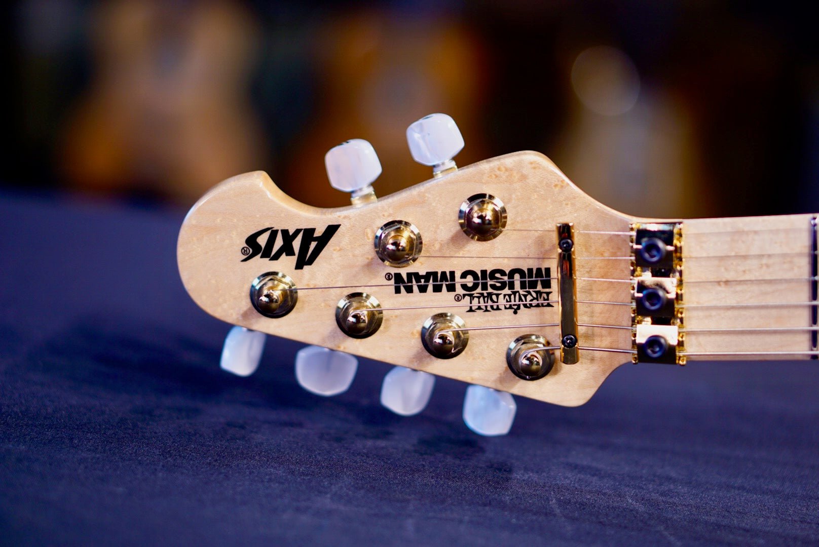 Ernie Ball Music Man Axis Natural One Piece Quilt Gold Package G55275