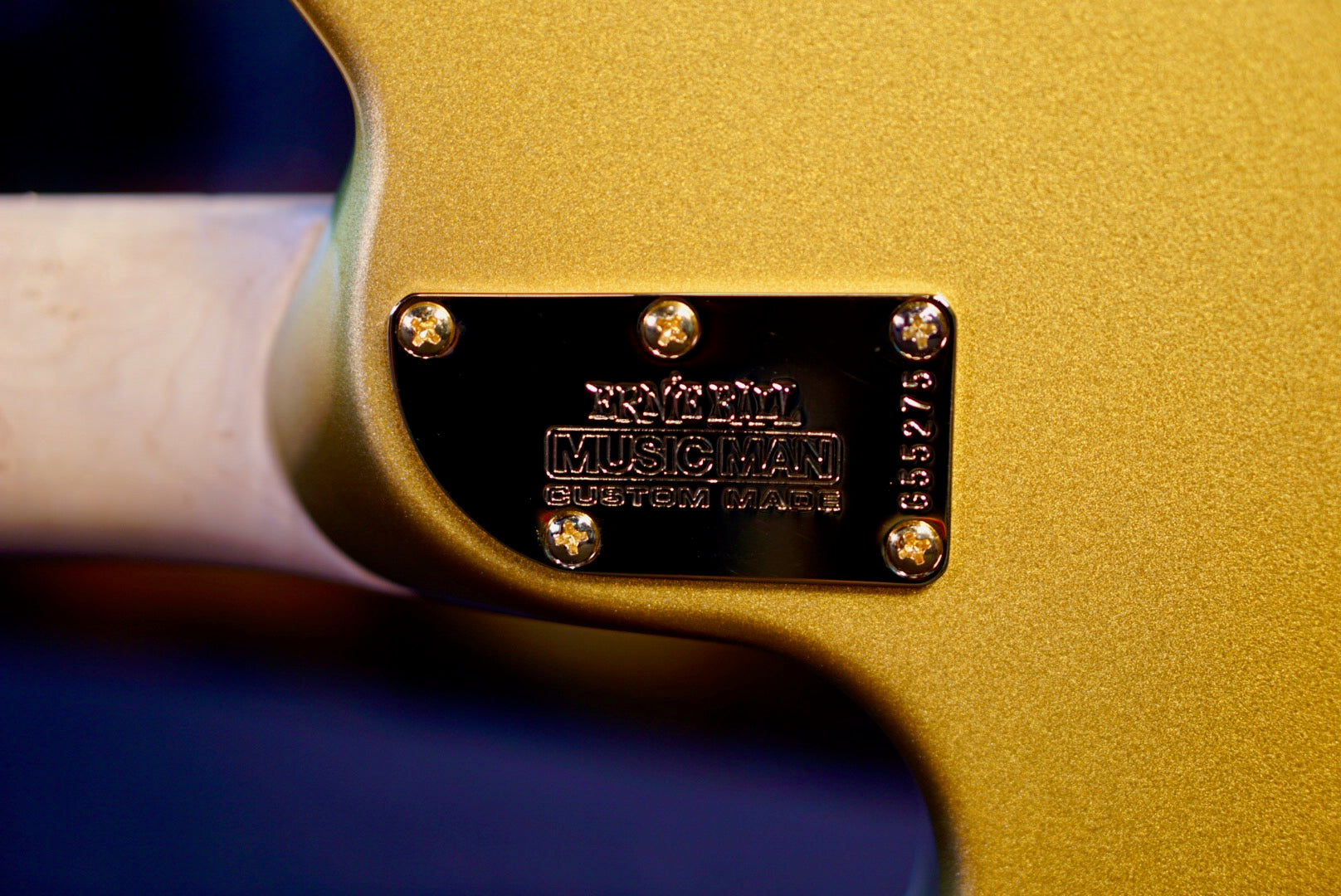 Ernie Ball Music Man Axis Natural One Piece Quilt Gold Package G55275 (Copy)