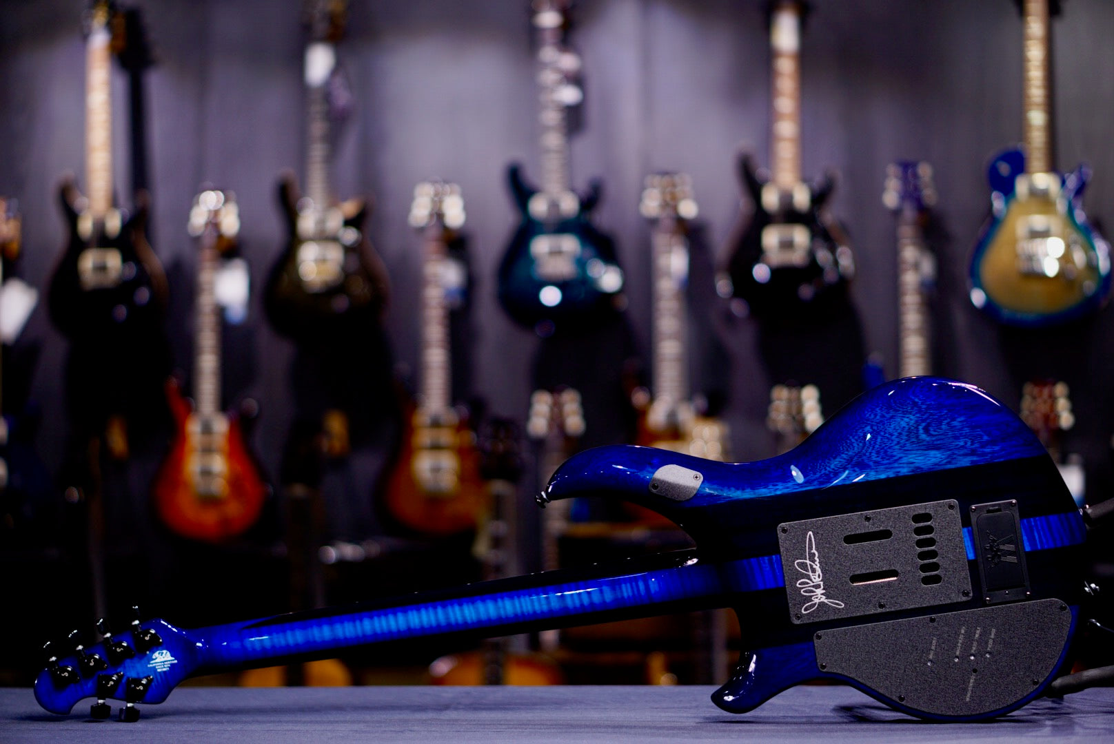 Ernie Ball Music Man Majesty Blue Ink BFR M019671