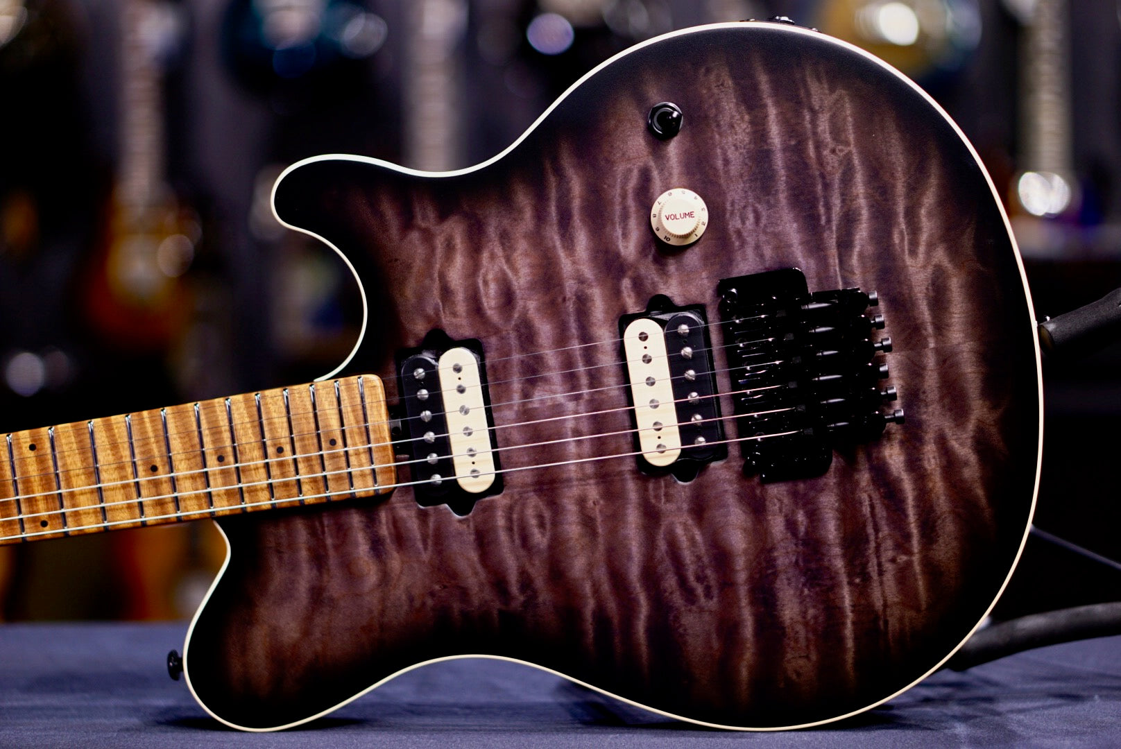 Ernie Ball Music Man Axis Charcoal Cloud Flame H09375