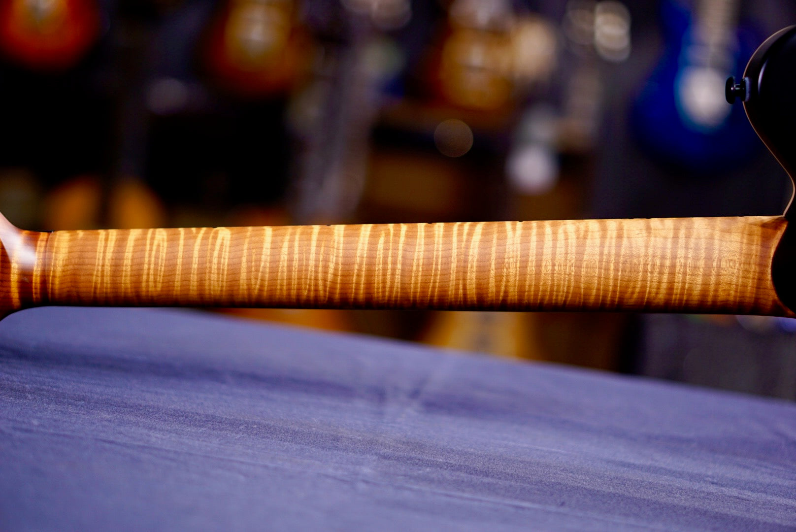 Ernie Ball Music Man Axis Charcoal Cloud Flame H09375