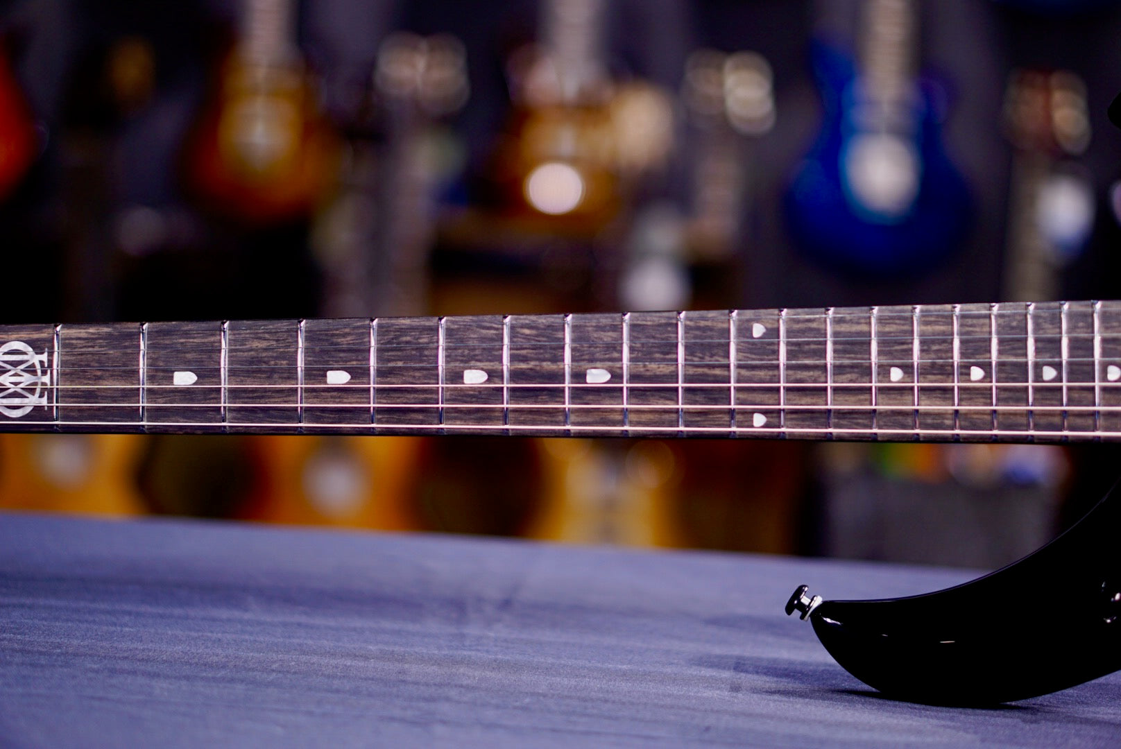 Ernie Ball Music Man MAJESTY 6 BLACK FROSTING M019744