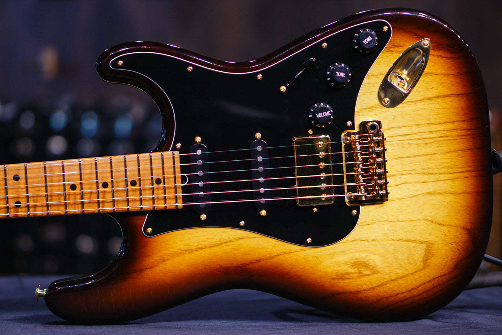 Suhr Classic custom 2 tone tobacco burst gold package 77700