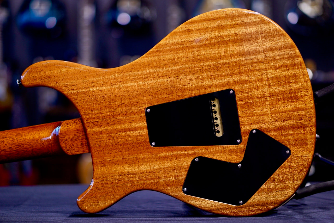 PRS Modern Eagle V Black Rainbow Holoflake w Natural Back 0417813