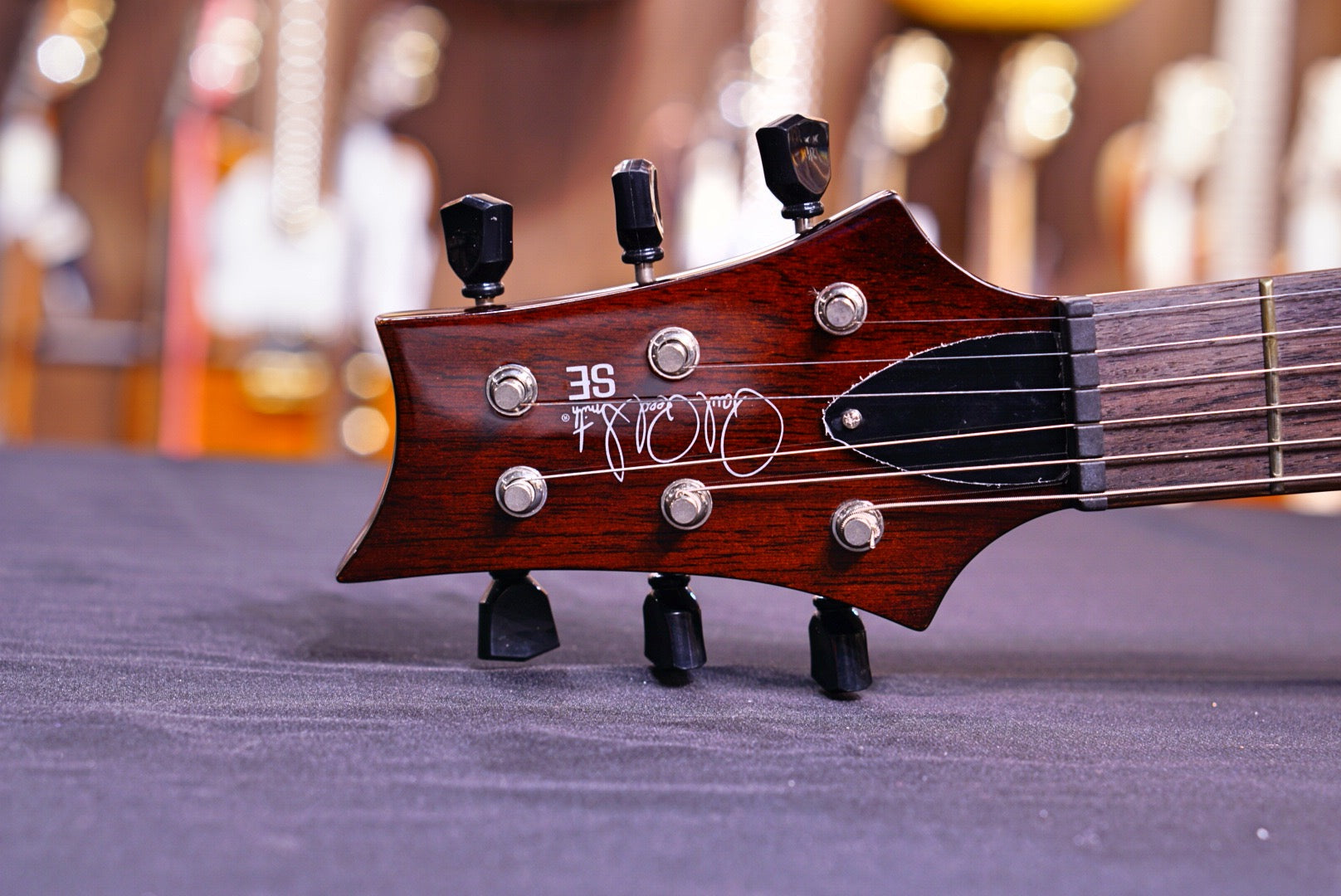 PRS SE Paul's Guitar - Fire Red