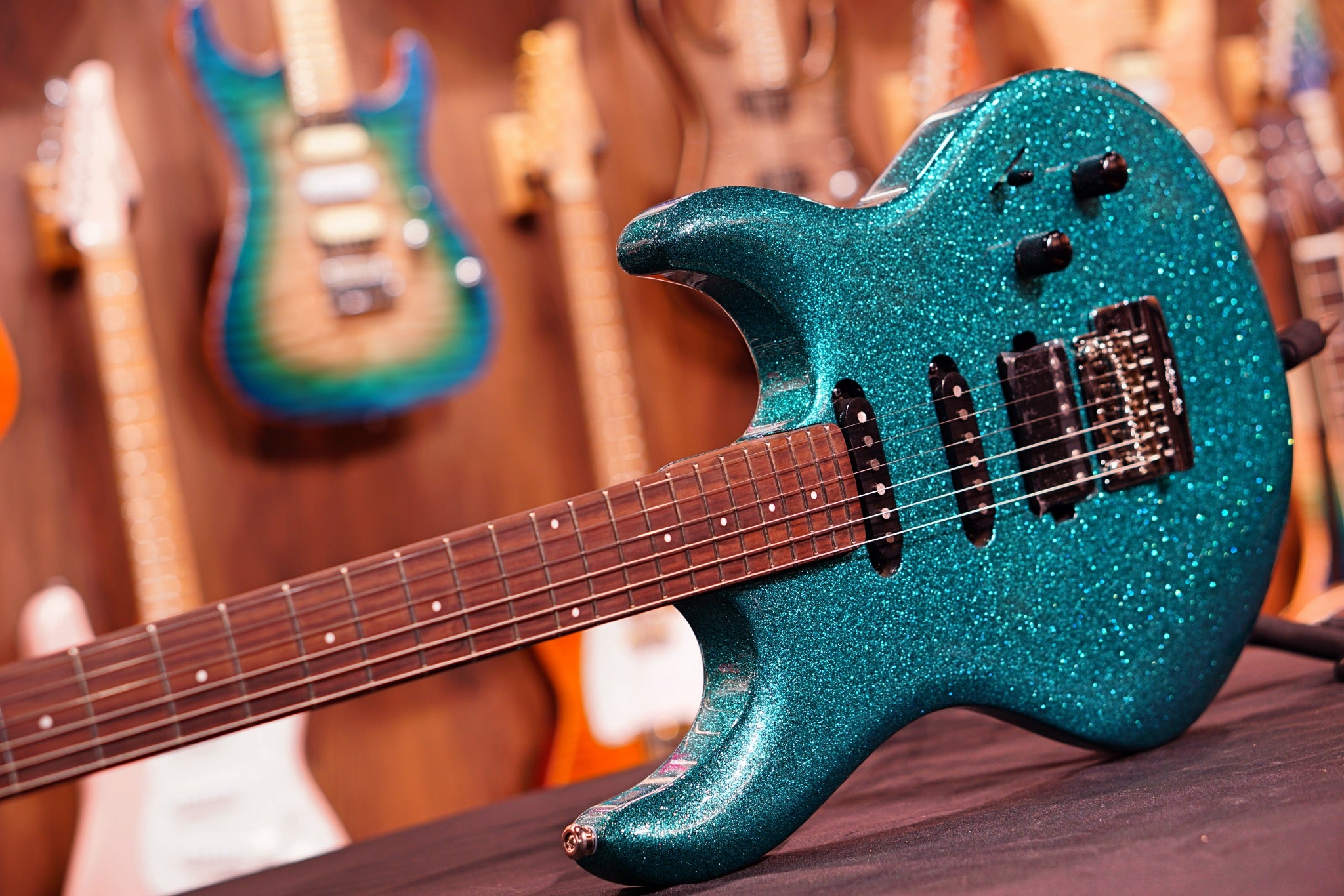 Ernie Ball Music Man Luke III HSS - Ocean Sparkle G98380 - HIENDGUITAR   Musicman guitar