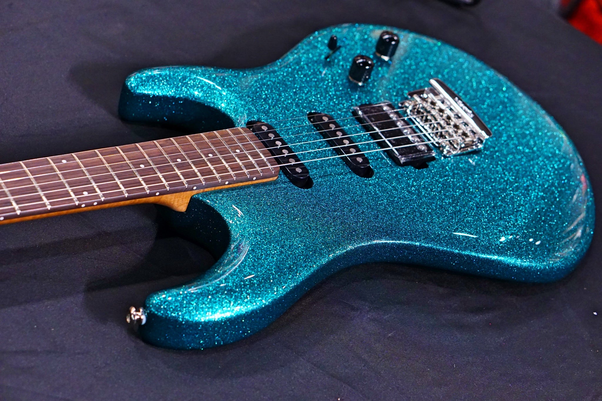 Ernie Ball Music Man Luke III HSS - Ocean Sparkle G98380 - HIENDGUITAR   Musicman guitar