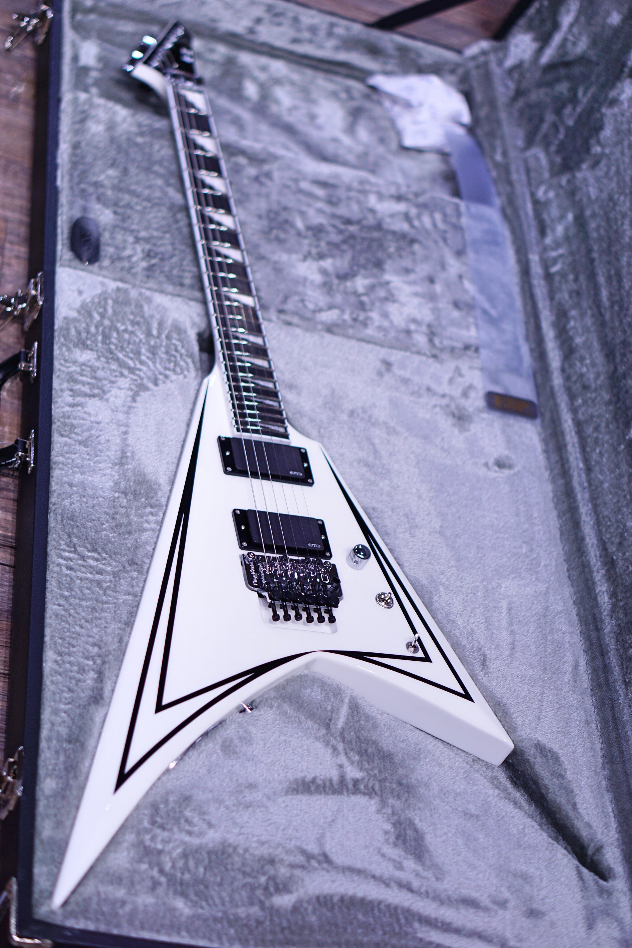 ESP E-II SV White Black Stripes es0493213