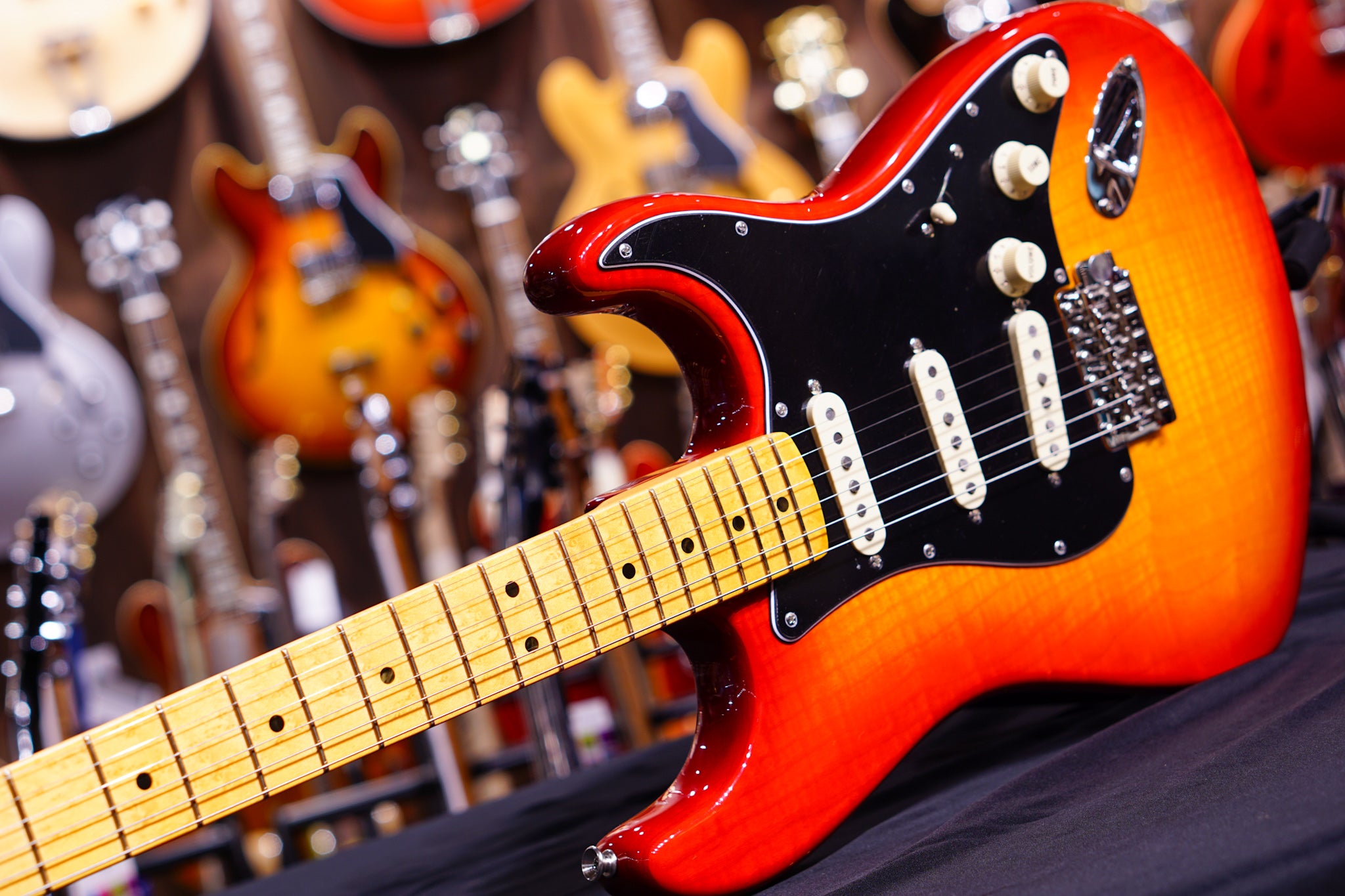 Fender Rarities Flame Ash Top Stratocaster - Plasma Red Burst - HIENDGUITAR   Fender GUITAR